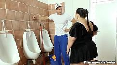 Facesitting plumper femdom sucks huge cock