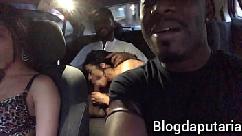 Casal inventa de foder dentro do carro do casal porra loka e acabo dando merda