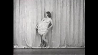 Sexy vintage brunette loves to entertain the crowd naked showing her beautiful figure