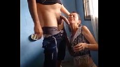 Viene casi todos los días por su dosis de verga esta vez le tocó intentar por el culo pero no aguanto